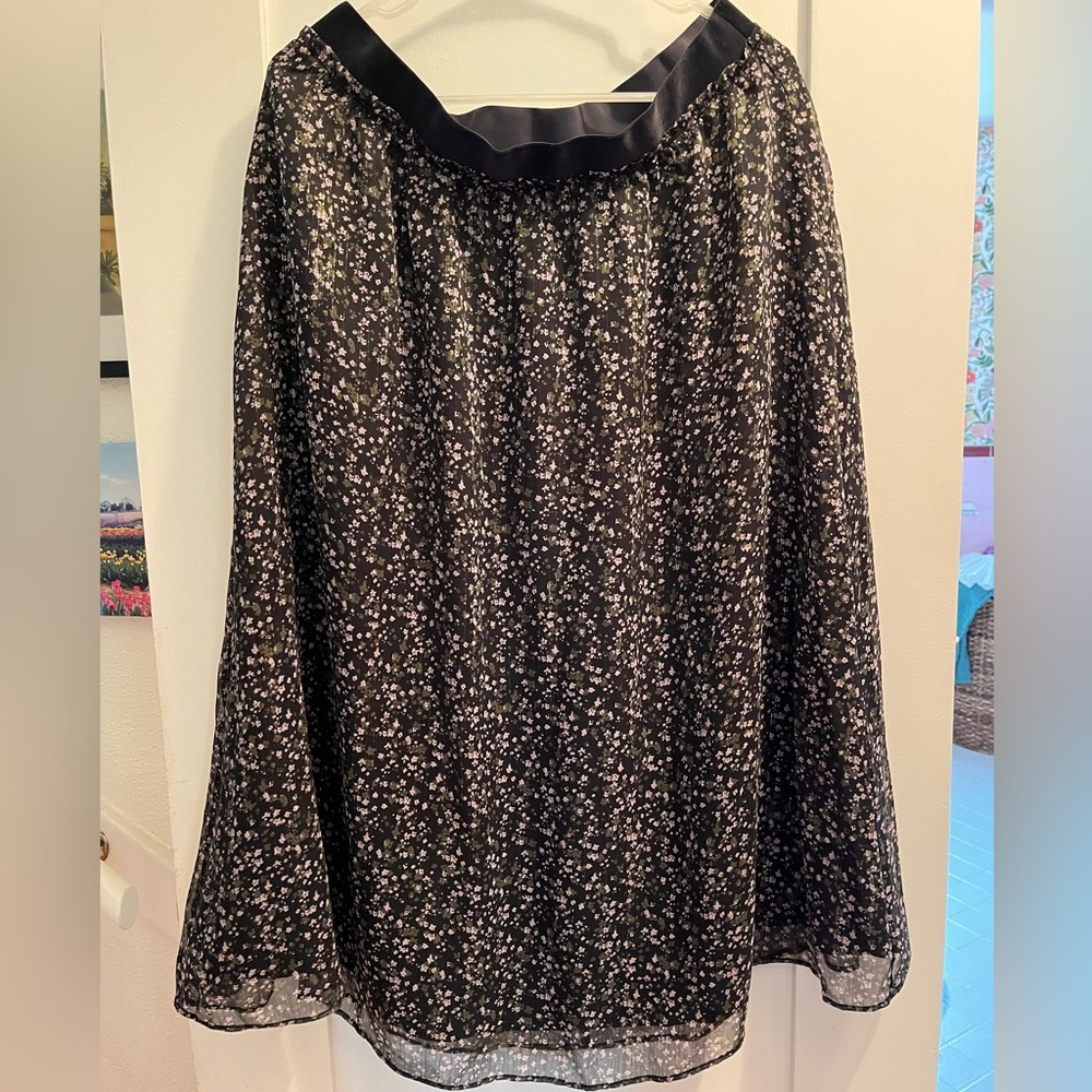 NWT Loft midi skirt. Size 12